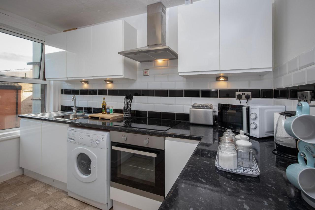 03 Springfield - Sleeps 4 Apartment Blackpool Exterior photo